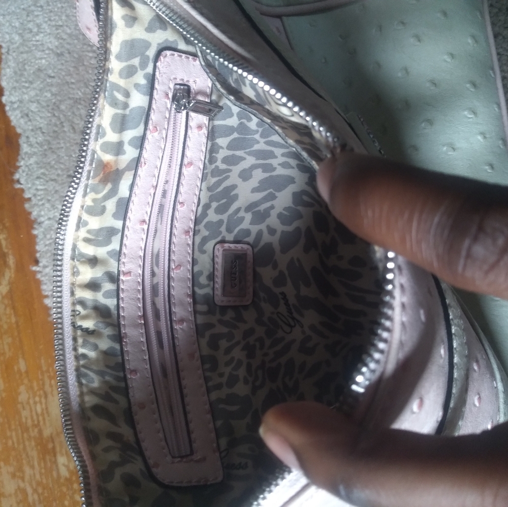 Guess Purse - Picture 6 of 6
